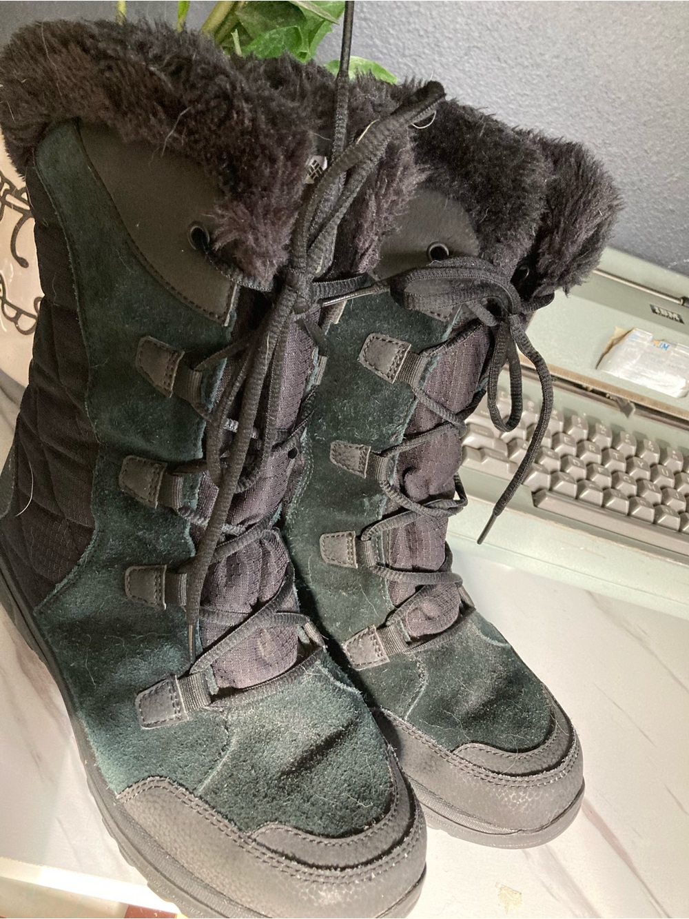 Columbia Women's Black Winter Lace-Up Fur-Trim Boots - Picture 12 of 16